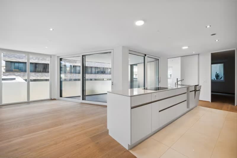 Geräumige 4.5-Zimmer-Wohnung mit Balkon und Garage in Binningen (3)