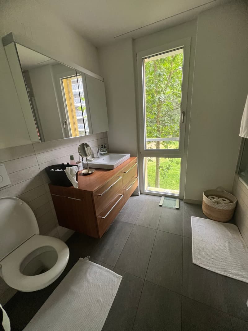 Helle 5.5-Zimmer-Wohnung mit Balkon und Garage in Dietlikon (1)