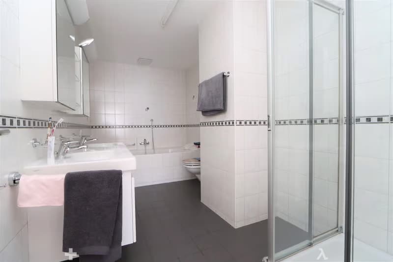Geräumige 4.5-Zimmer-Wohnung mit Balkon in Biel – sofort verfügbar! (7)