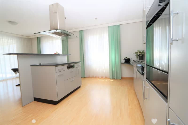 Geräumige 4.5-Zimmer-Wohnung mit Balkon in Biel – sofort verfügbar! (3)