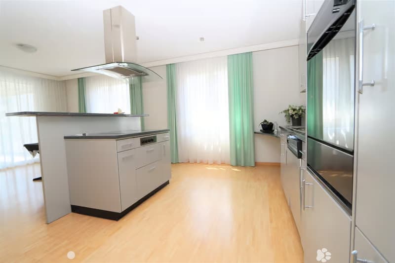Geräumige 4.5-Zimmer-Wohnung mit Balkon in Biel – sofort verfügbar! (3)