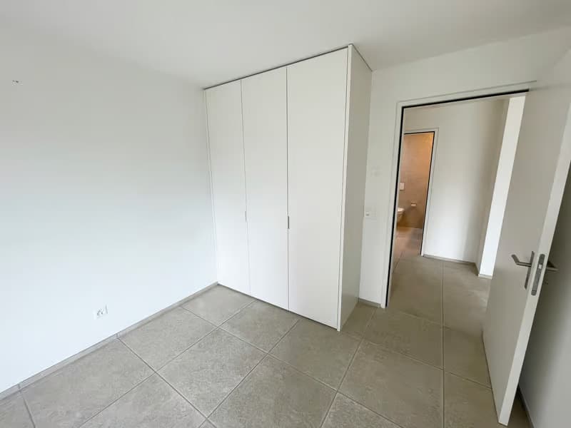 Bright 2.5-Room Apartment with Balcony in Münchenstein – Available Immediately (2)