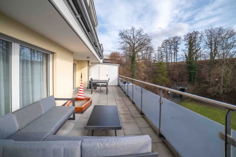 Helle 4.5-Zimmer-Wohnung mit Balkon und Garage in Bülach (10)