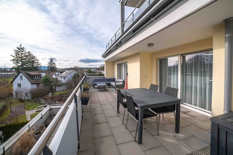Helle 4.5-Zimmer-Wohnung mit Balkon und Garage in Bülach (3)