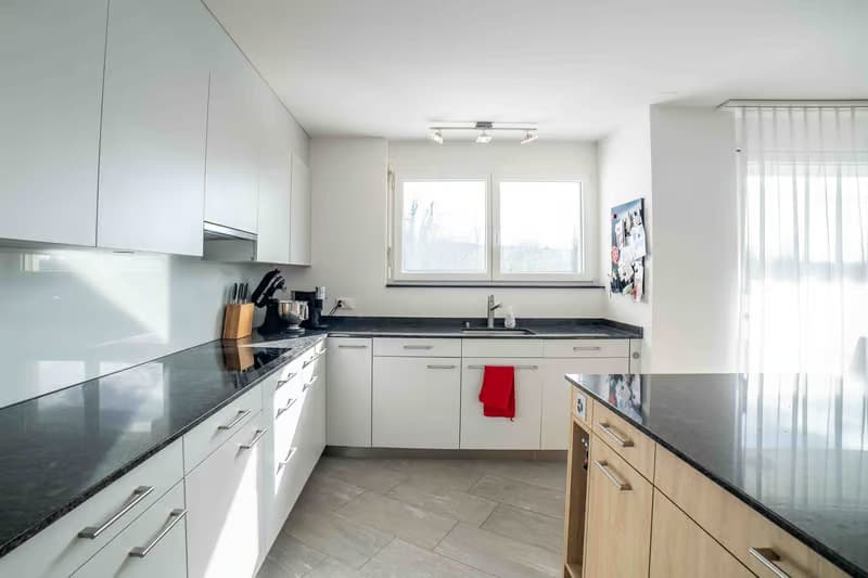 Helle 4.5-Zimmer-Wohnung mit Balkon und Garage in Bülach (11)