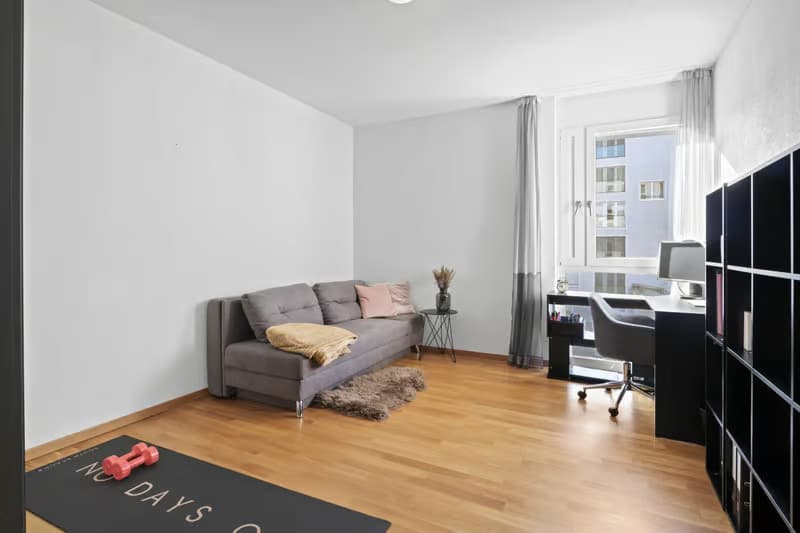 Helle 4.5-Zimmer-Wohnung mit Balkon und Garage in Zürich-Affoltern (8)