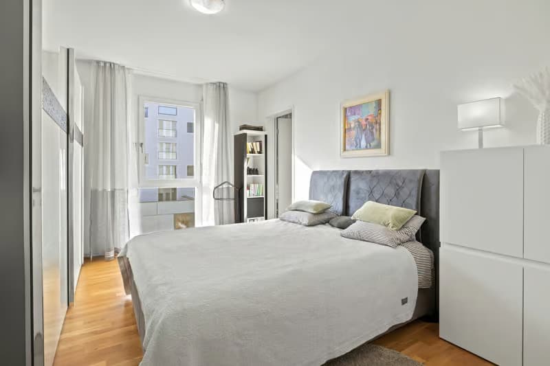 Helle 4.5-Zimmer-Wohnung mit Balkon und Garage in Zürich-Affoltern (4)