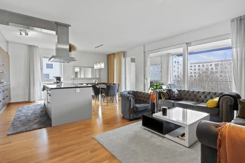 Helle 4.5-Zimmer-Wohnung mit Balkon und Garage in Zürich-Affoltern (9)
