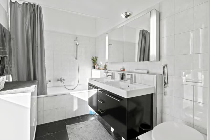 Helle 4.5-Zimmer-Wohnung mit Balkon und Garage in Zürich-Affoltern (7)