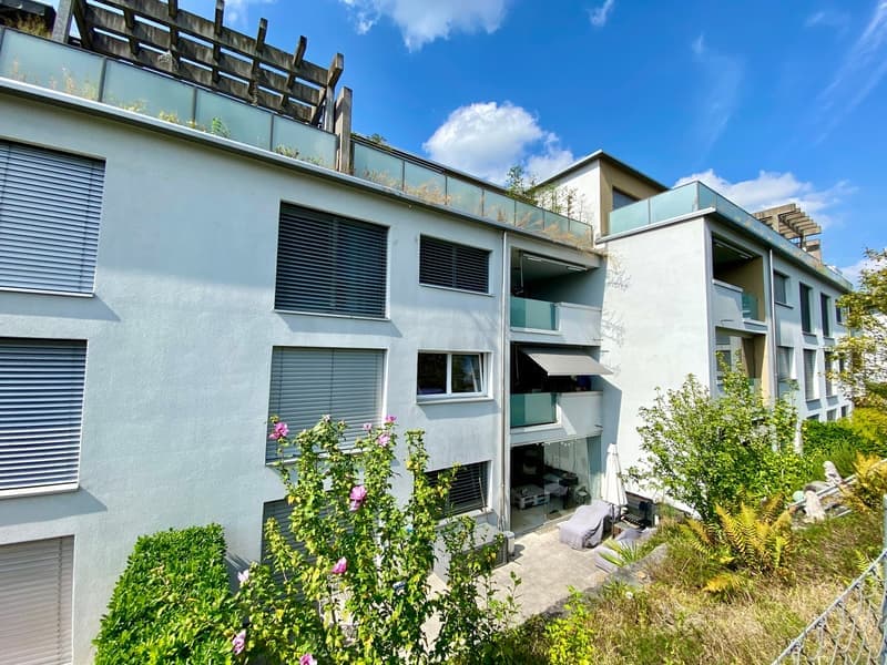 Helle 4.5-Zimmer-Wohnung mit Balkon und Garage in Bassersdorf (4)