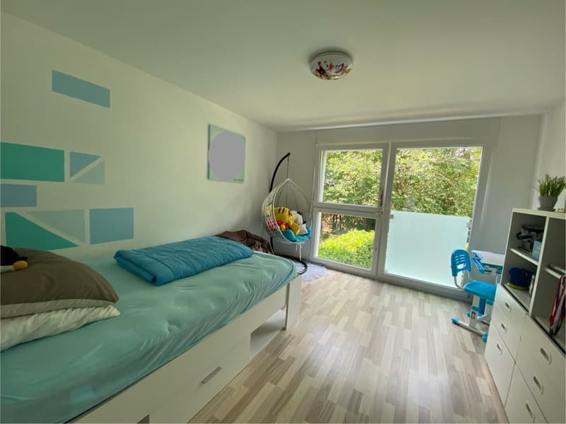 Helle 4.5-Zimmer-Wohnung mit Balkon und Garage in Bassersdorf (5)
