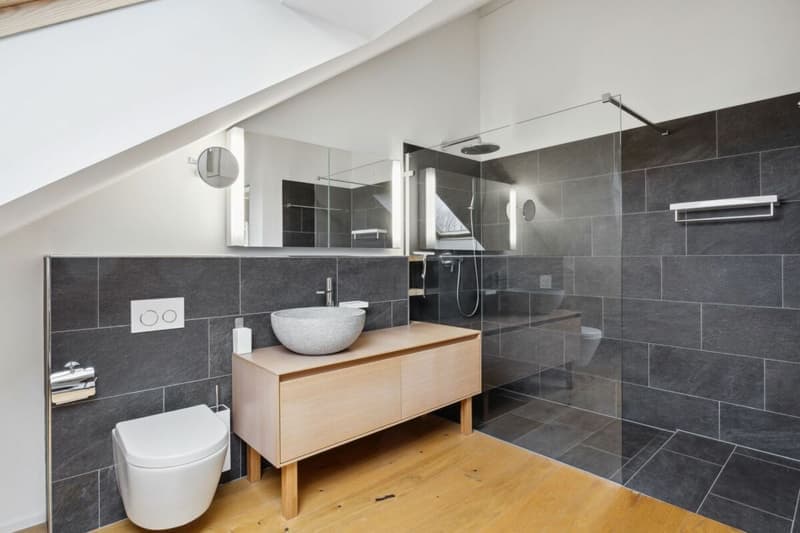 Geräumige 4.5-Zimmer-Wohnung mit Garage und Balkon in Dielsdorf (1)