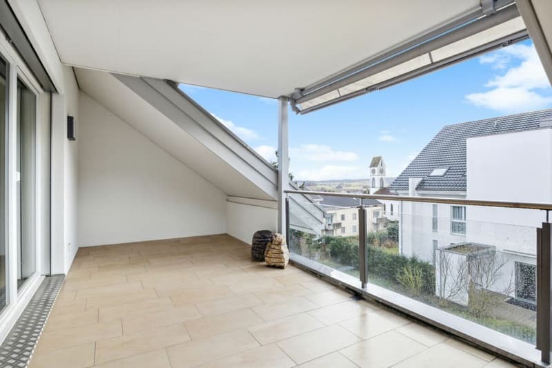 Geräumige 4.5-Zimmer-Wohnung mit Garage und Balkon in Dielsdorf (2)