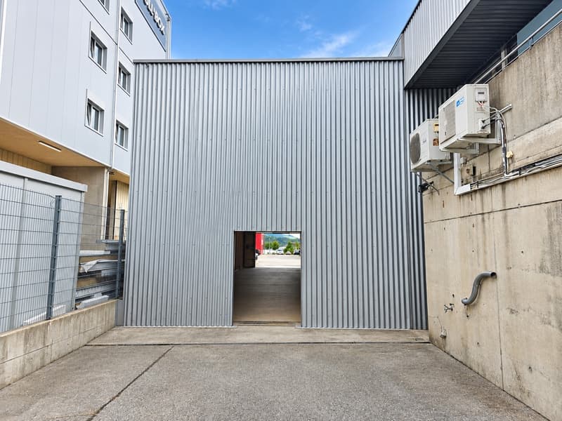 Halle de stockage fonctionnelle et facilement accessible à Bulle (2)