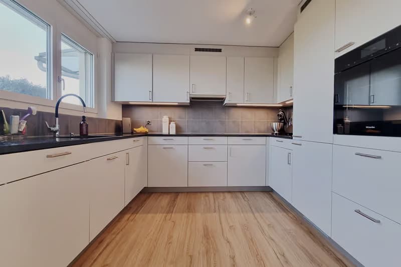 Helle 4.5-Zimmer-Wohnung mit Balkon und Garage in Winterthur (2)