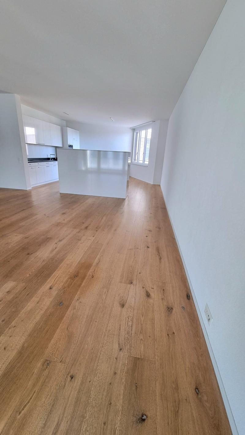 Helle 3.5-Zimmer-Wohnung mit Balkon in Wallisellen – sofort verfügbar! (2)
