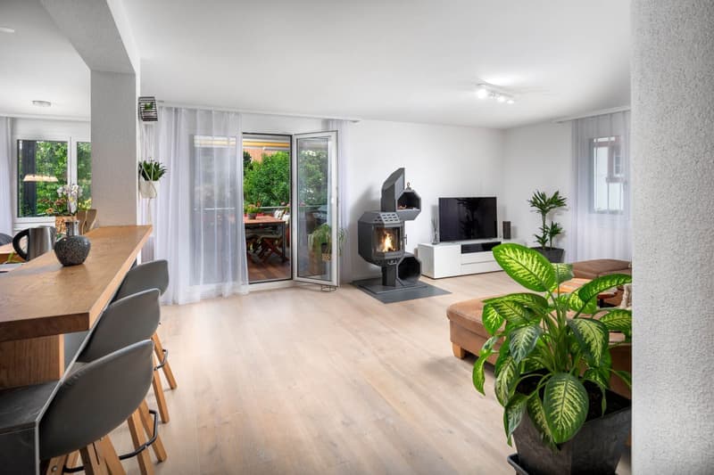 Helle 4.5-Zimmer-Wohnung mit Balkon und Garage in Volketswil – ab sofort verfügbar! (1)