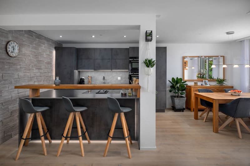 Helle 4.5-Zimmer-Wohnung mit Balkon und Garage in Volketswil – ab sofort verfügbar! (5)