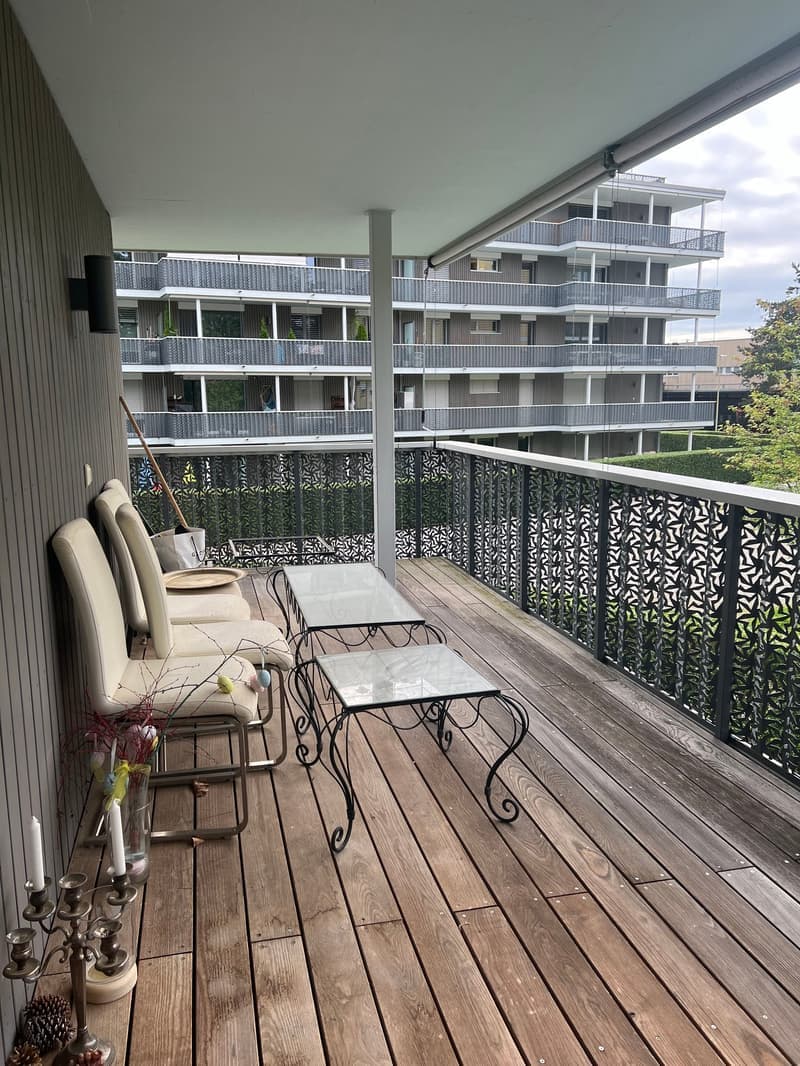 Geräumige 5.5-Zimmer-Wohnung mit Balkon in Dietlikon (3)
