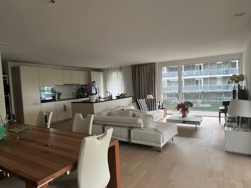 Geräumige 5.5-Zimmer-Wohnung mit Balkon in Dietlikon (4)