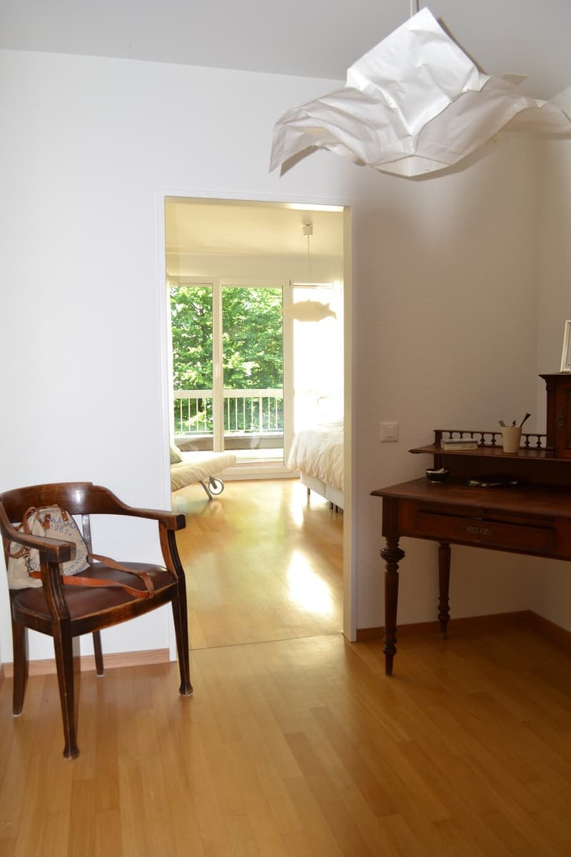 Charmante 2.5-Zimmer-Wohnung mit Balkon und Waldblick in Küsnacht (5)