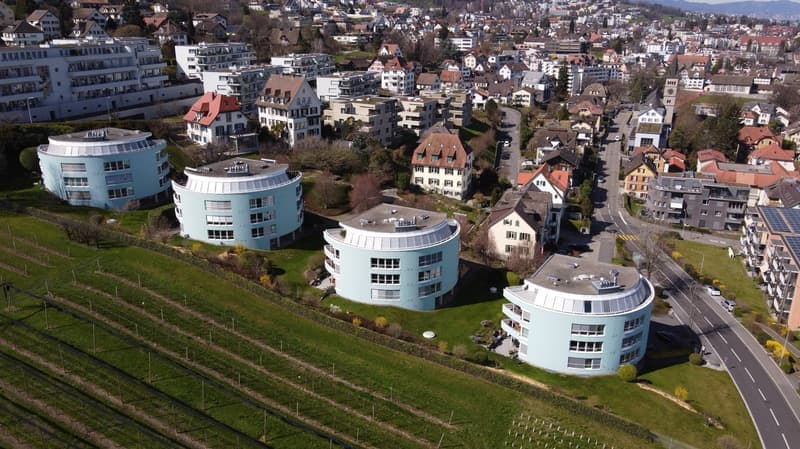 Helle 3.5-Zimmer-Wohnung mit Balkon und Seesicht in Wädenswil (4)