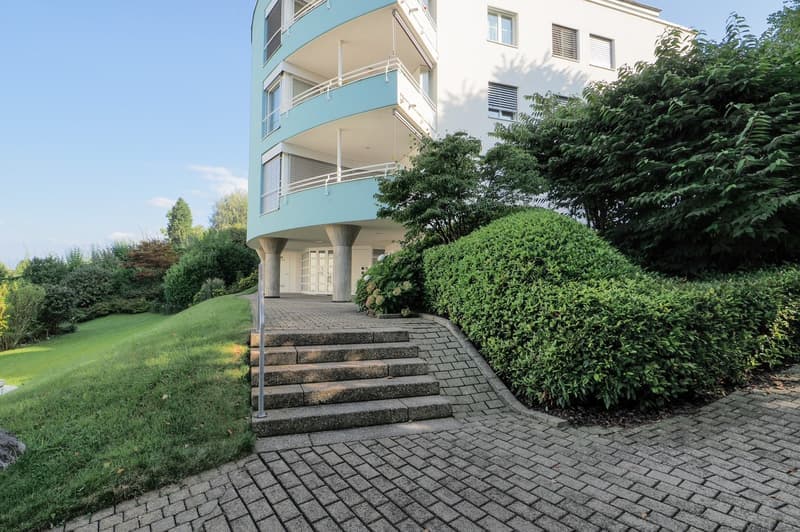 Helle 3.5-Zimmer-Wohnung mit Balkon und Seesicht in Wädenswil (3)