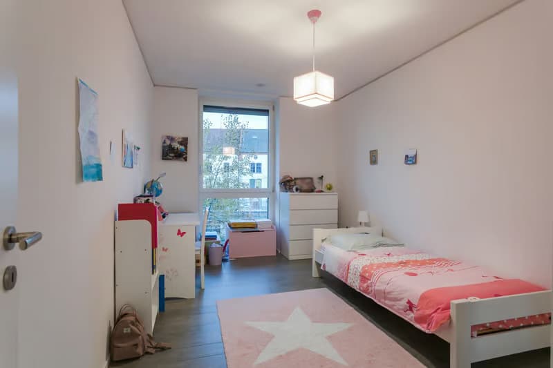 Helle 4.5-Zimmer-Wohnung mit Balkon und Garage in Zug (5)