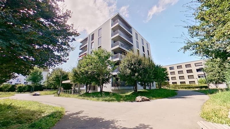 Helle 4.5-Zimmer-Wohnung mit Balkon an der Parkpromenade in Emmen (10)
