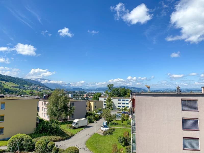Helle 4.5-Zimmer-Wohnung mit Balkon und herrlichem Ausblick in Baar (5)