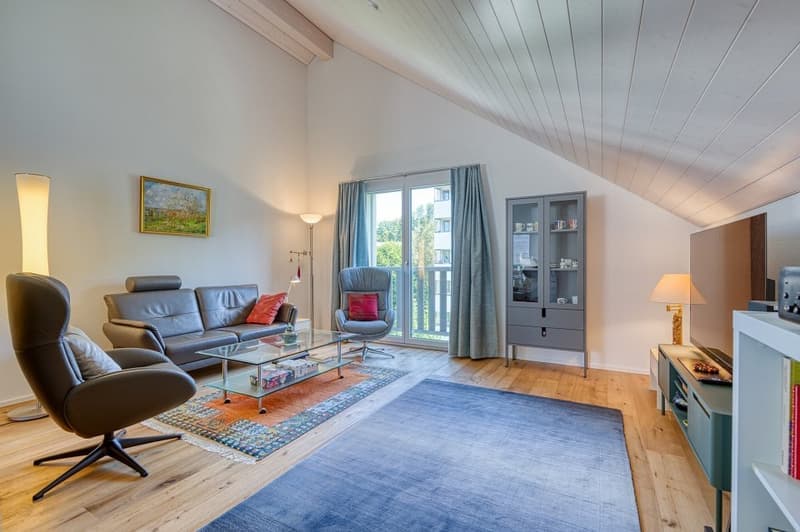 Helle 4.5-Zimmer-Wohnung mit Balkon und Garage in Einsiedeln – sofort verfügbar! (1)