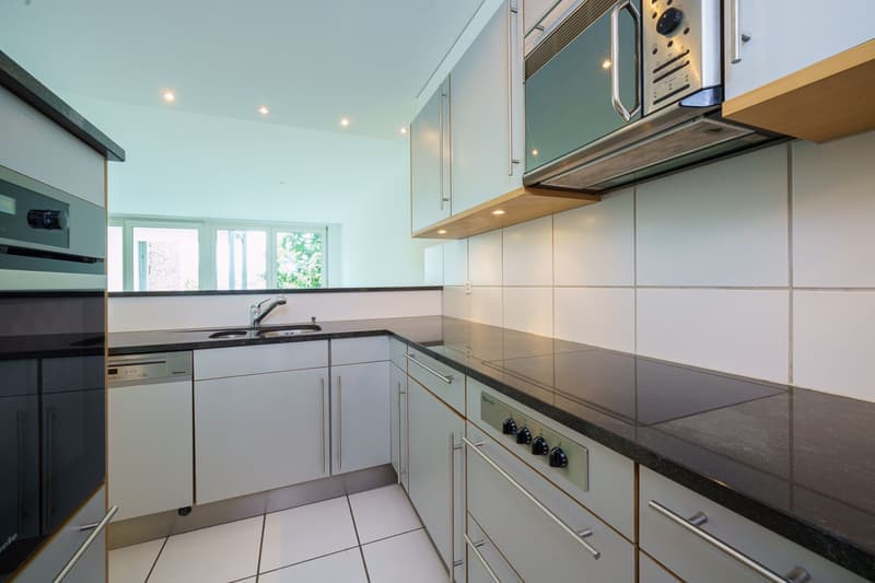 Helle 3.5-Zimmer-Wohnung mit Balkon und Garage an der Elisabethenstrasse in Basel (4)