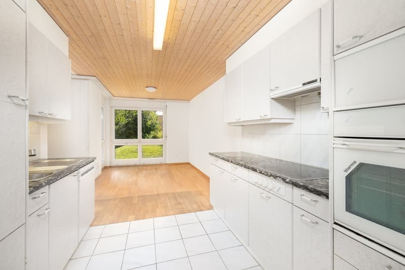Helle 3.5-Zimmer-Wohnung mit Balkon und Garage in Zürich-Affoltern (2)