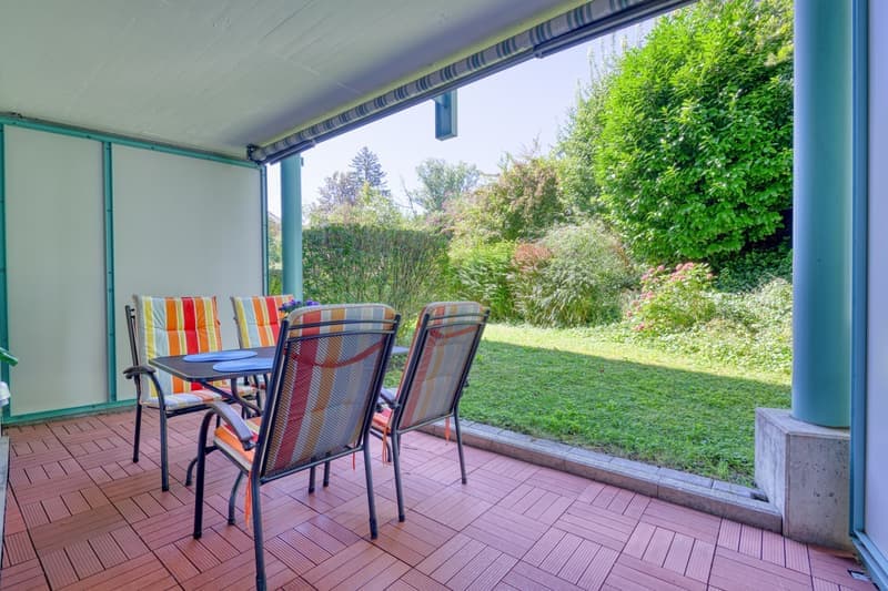 Sonnige 2.5-Zimmer-Wohnung mit Balkon und Seeblick in Wädenswil (5)