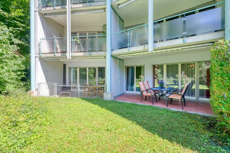 Sonnige 2.5-Zimmer-Wohnung mit Balkon und Seeblick in Wädenswil (7)