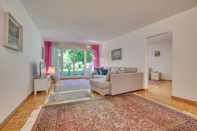 Sonnige 2.5-Zimmer-Wohnung mit Balkon und Seeblick in Wädenswil (2)