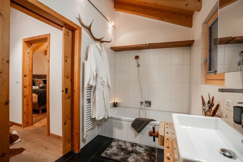 Exclusive secondary residence chalet directly on the ski slope (11)