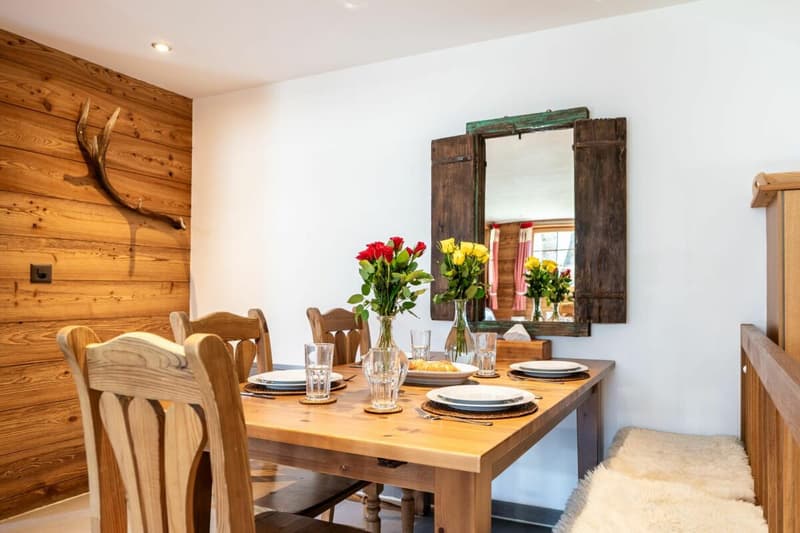 Exclusive secondary residence chalet directly on the ski slope (16)