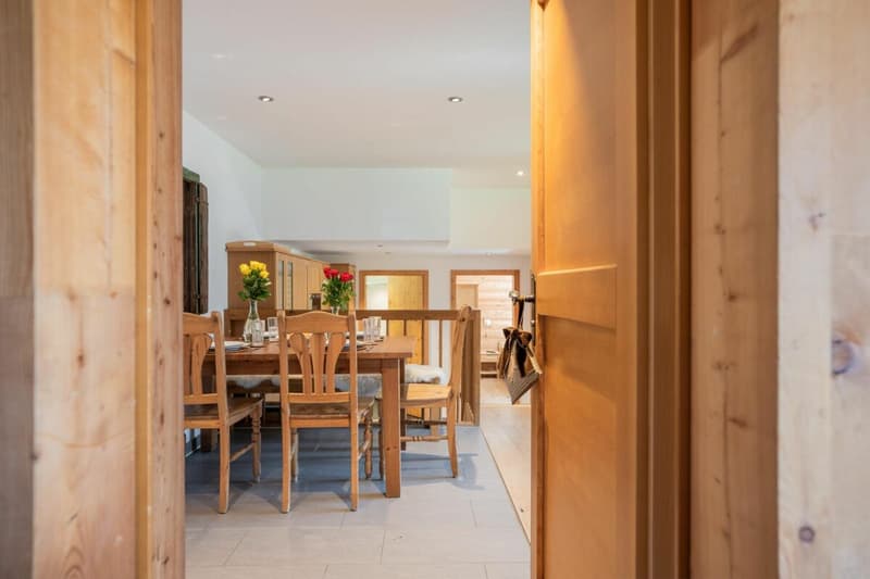 Exclusive secondary residence chalet directly on the ski slope (15)