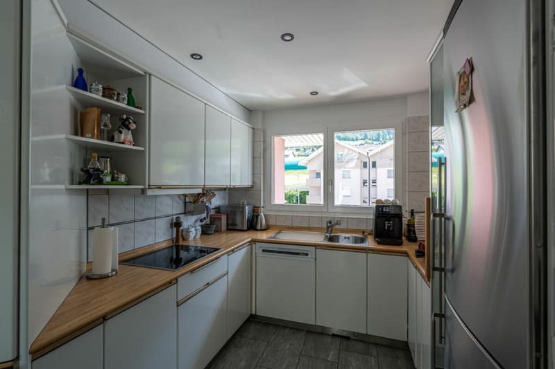 Charmant appartement de 4,5 pièces en mansarde avec galerie et vue sur les montagnes (4)