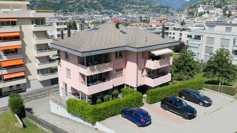 Charmant appartement de 4,5 pièces en mansarde avec galerie et vue sur les montagnes (13)