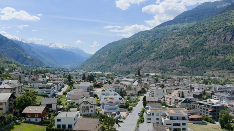 Charmant appartement de 4,5 pièces en mansarde avec galerie et vue sur les montagnes (14)