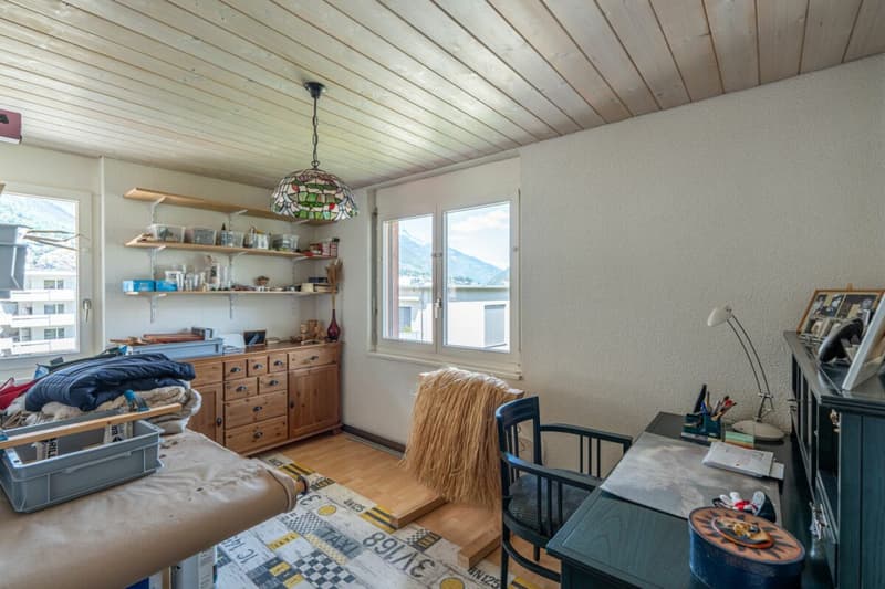 Charmant appartement de 4,5 pièces en mansarde avec galerie et vue sur les montagnes (6)