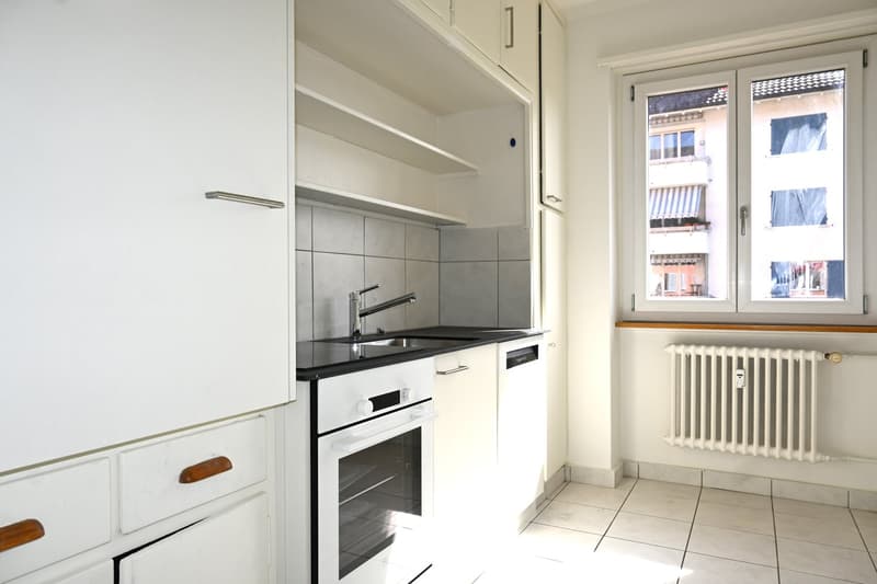 Affascinante appartamento di 2,5 locali al piano rialzato con balcone a Berna (1)