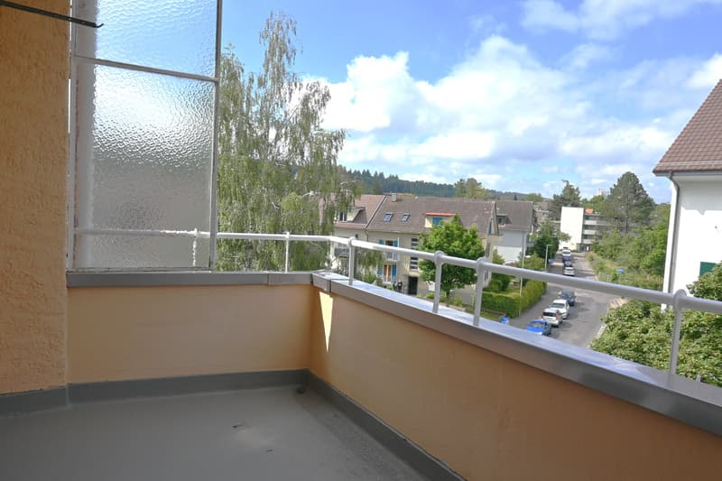 Bright 2.5-room apartment with balcony in Bern-Bümpliz (7)