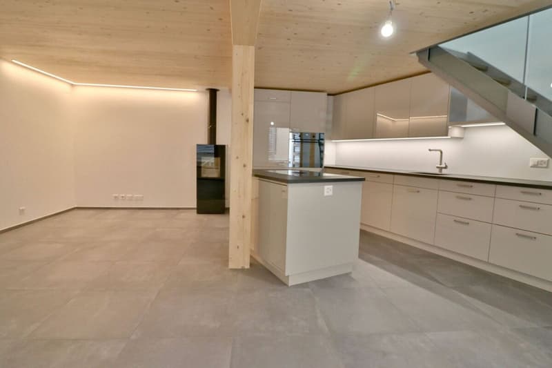 Oggetto raro! Casa a schiera incantevole di 3.5 locali, nuova, con fascino! (3)