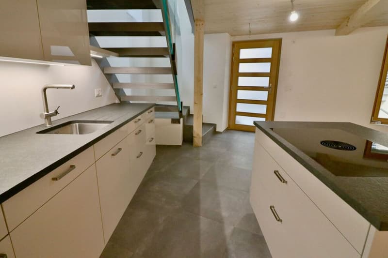 Oggetto raro! Casa a schiera incantevole di 3.5 locali, nuova, con fascino! (2)