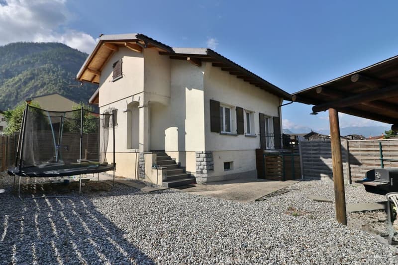 Maison 6.5 pces avec veranda, terrasse et sous-sol (1)