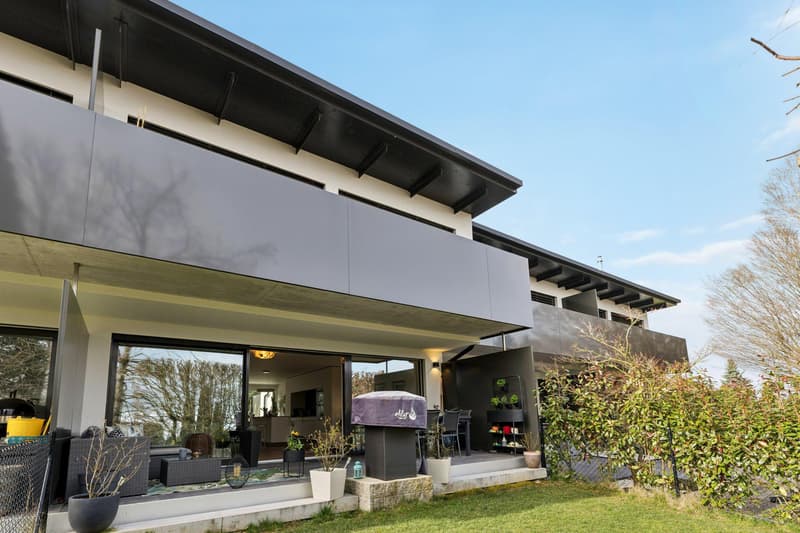Very beautiful semi-detached house in a residential and family area, with a view of the lake and mountains (1)