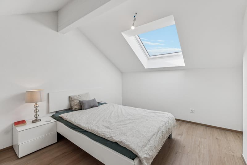 Very beautiful semi-detached house in a residential and family area, with a view of the lake and mountains (11)